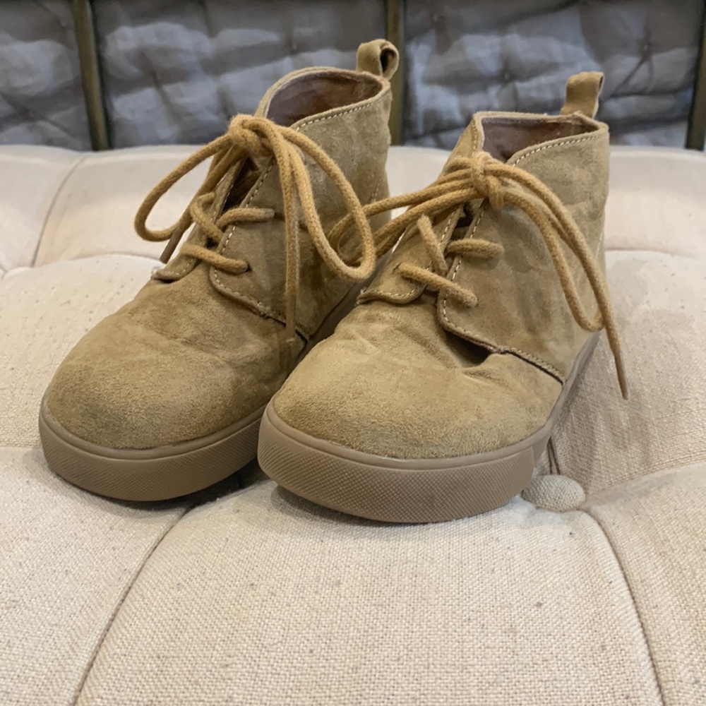 EUC Baby Gap shoes - size 9
